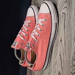 Converse Chuck Taylor All Stars Women’s 10 Men's 8 Pink Low Top